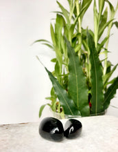 Load image into Gallery viewer, Black Onyx Tumble Stone
