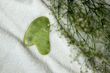 Load image into Gallery viewer, Green stone
