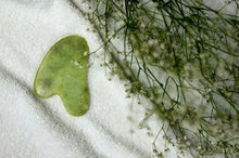 Load image into Gallery viewer, Green stone
